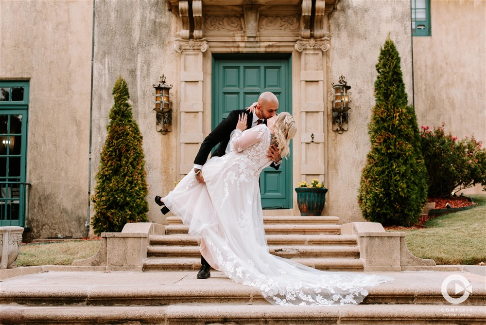 Couple in front of Dresser Mansion Tulsa OK