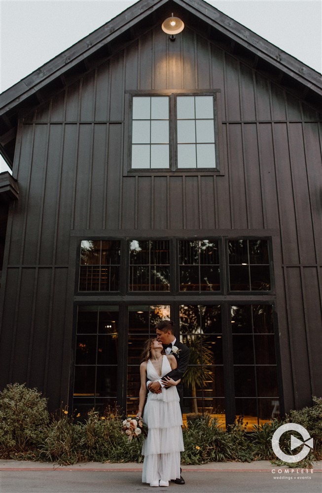 wedding couple portraits spain Ranch Black Barn